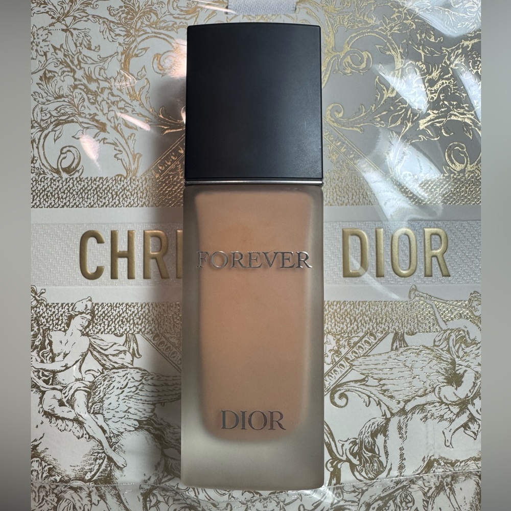 Dior Forever 24H Wear trans proof Foundation in 4N